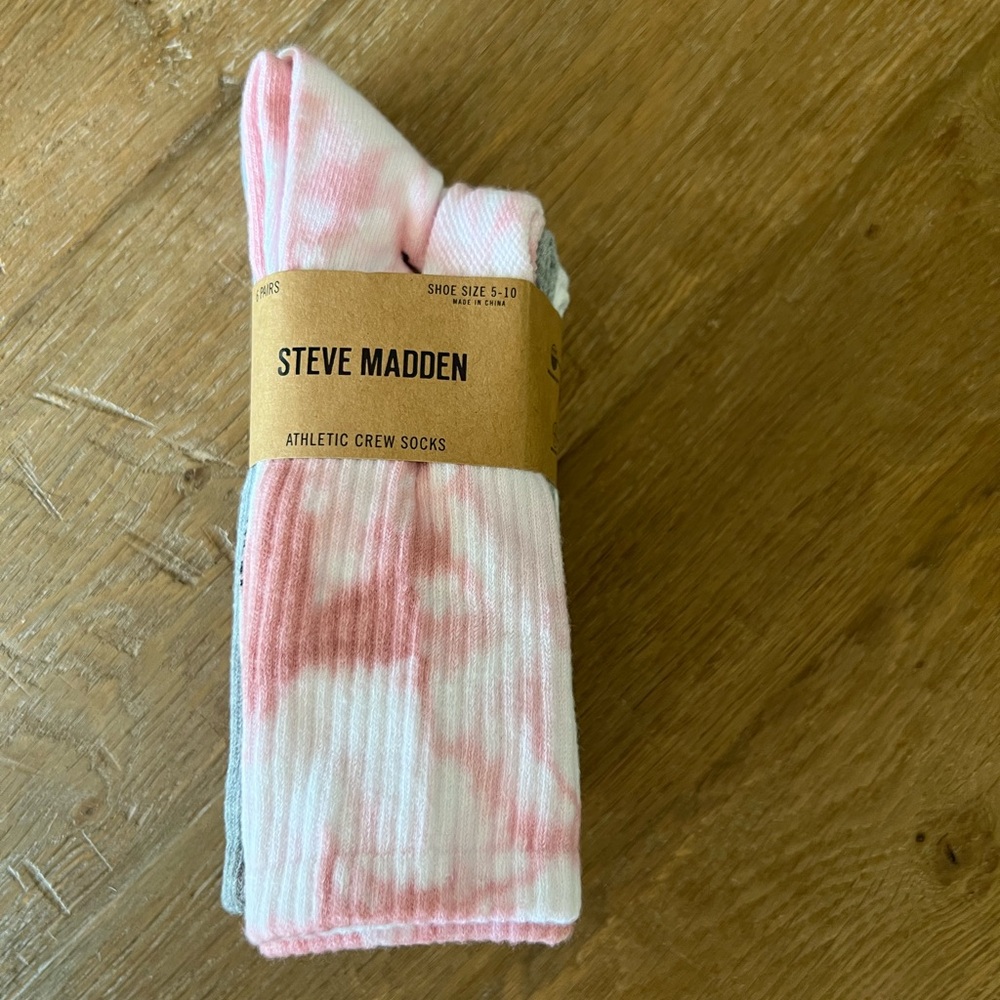 Steve Madden Athletic Crew Socks 6 pairs bundle.  Shoe size 5-10. NWT